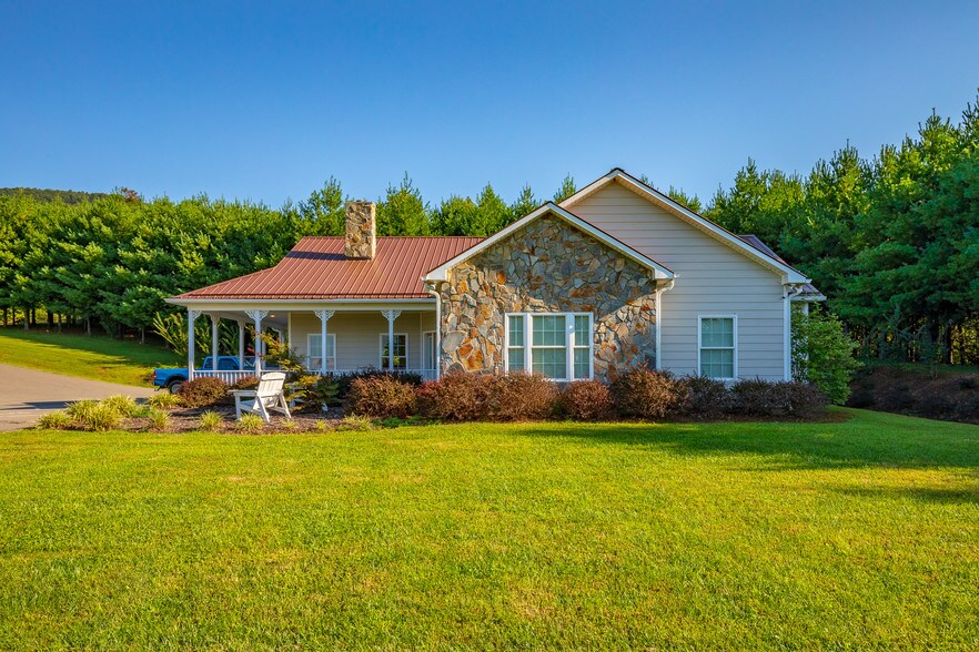 1236 Bear Trl, Cana, VA 24317