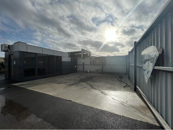 8 Purdeys' Way, Rochford for sale - Primary Photo - Image 1 of 1