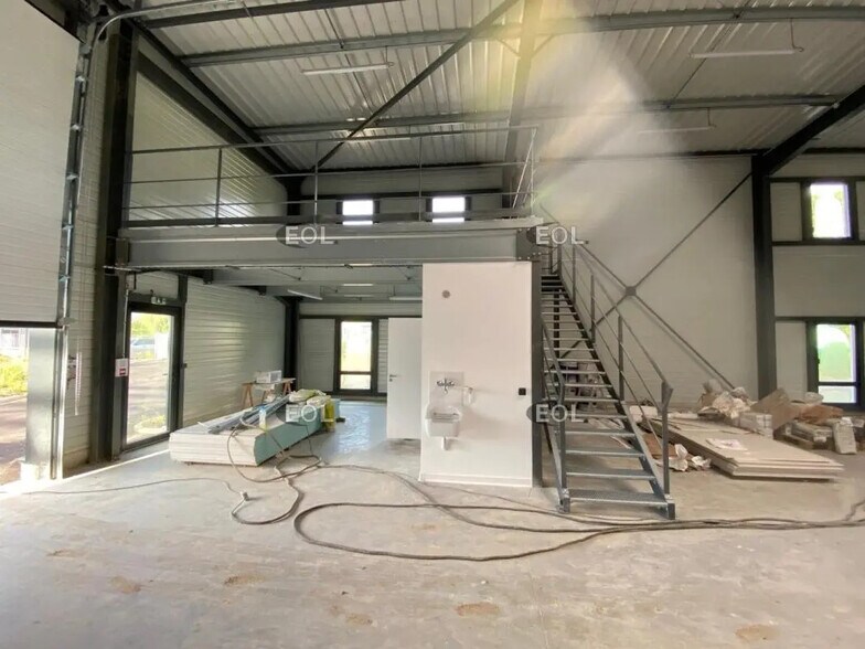 Flex in Saint-Germain-Laxis for lease - Interior Photo - Image 3 of 9