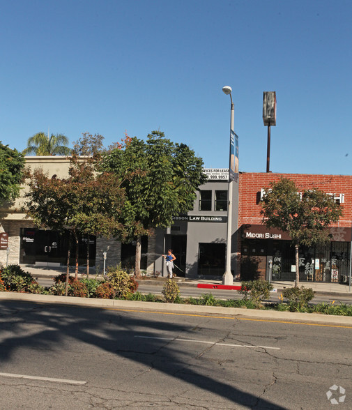 17049 Ventura Blvd, Encino, CA for sale - Building Photo - Image 1 of 8