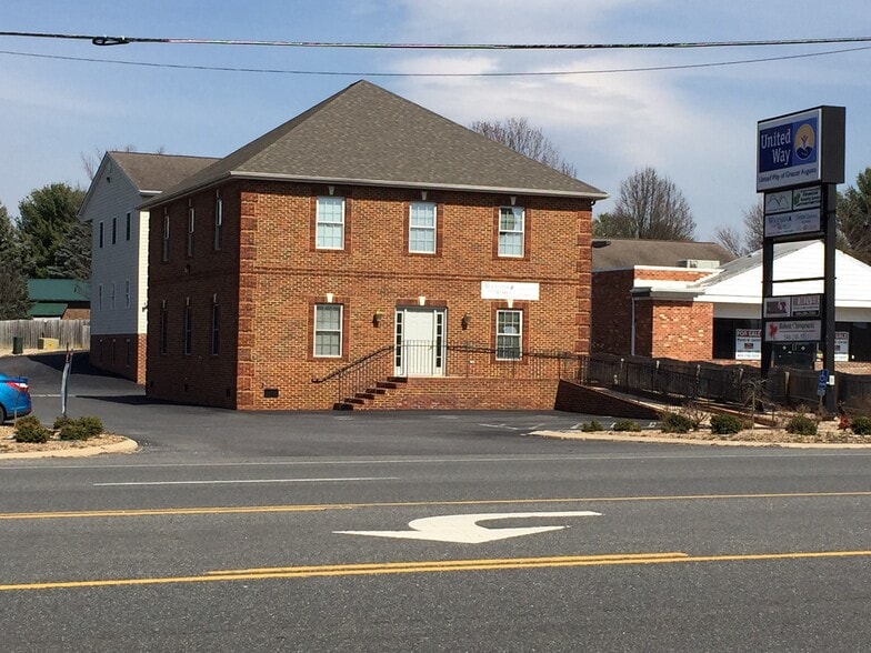 1020 Jefferson Hwy, Staunton, VA for lease - Primary Photo - Image 1 of 7