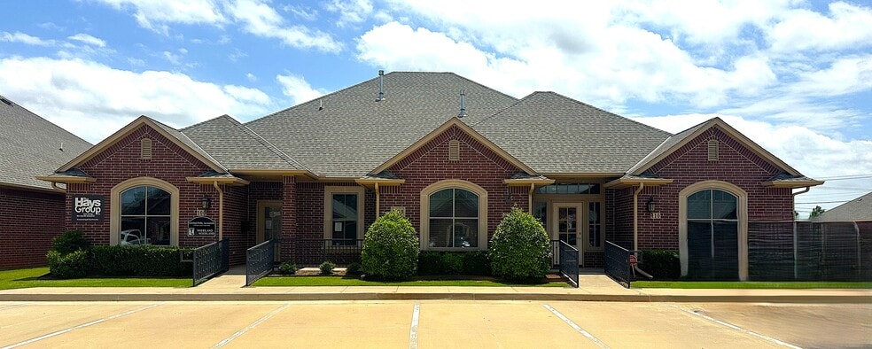 1913 W 33rd St, Edmond, OK for lease - Building Photo - Image 1 of 1