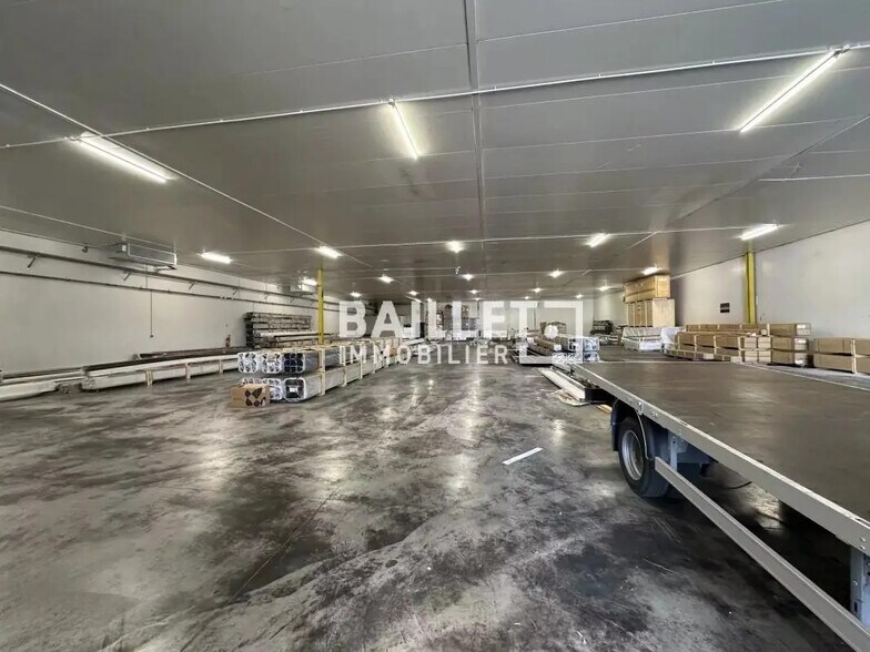 Industrial in Fréjus for lease - Interior Photo - Image 2 of 9