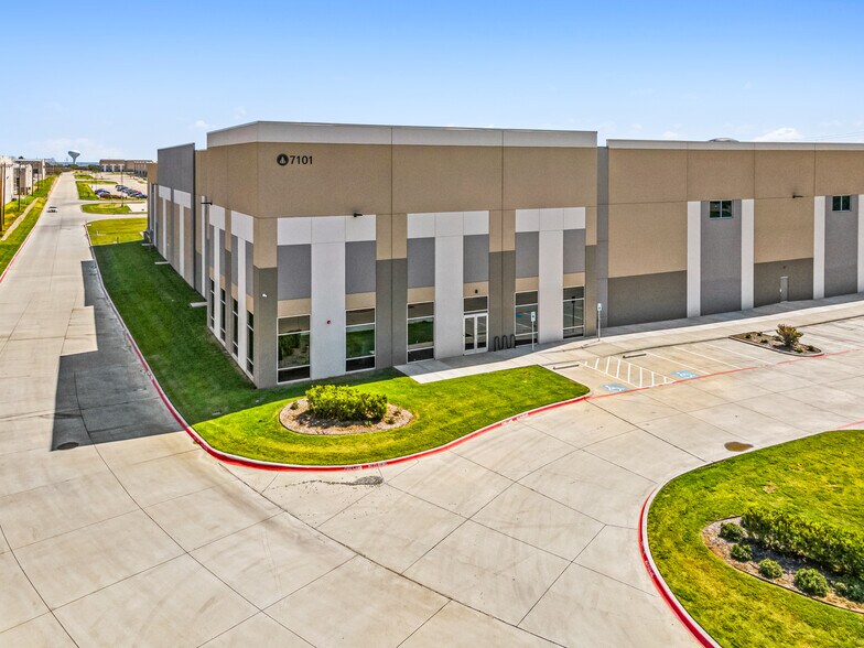 7101 S Cooper St, Arlington, TX for lease - Building Photo - Image 2 of 4