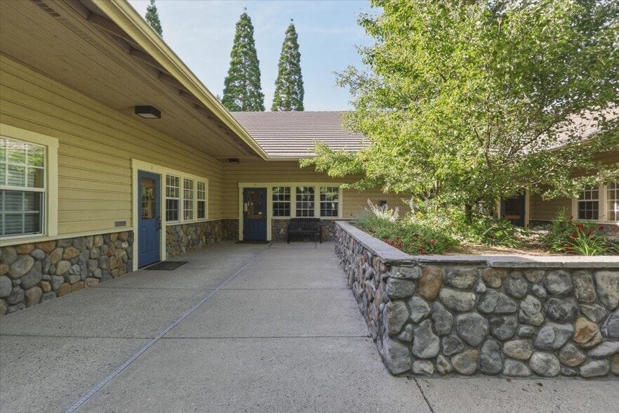 6170 Ridgeview Ct, Reno, NV for lease - Building Photo - Image 3 of 19