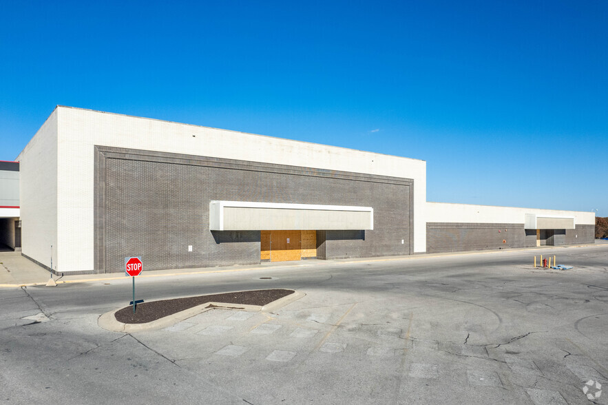 6400 O St, Lincoln, NE for lease - Primary Photo - Image 1 of 8