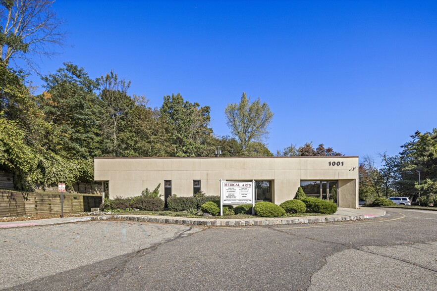 1001 Pleasant Valley Way, West Orange, NJ for sale - Building Photo - Image 2 of 5