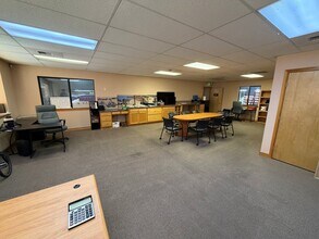 1724 Garrett St, Enumclaw, WA for lease Interior Photo- Image 2 of 9