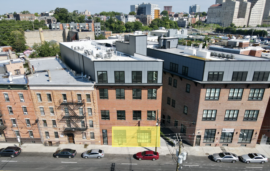 660 Grand St, Jersey City, NJ for lease - Building Photo - Image 3 of 12