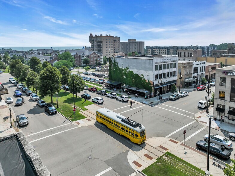5611 6th Ave, Kenosha, WI for lease - Building Photo - Image 1 of 22