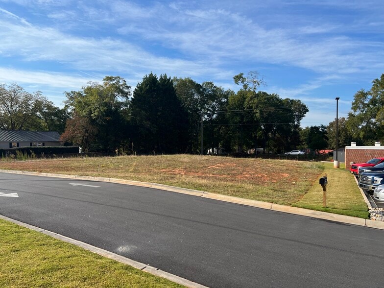 1481-1483 Boiling Springs Rd, Spartanburg, SC for sale - Building Photo - Image 1 of 1