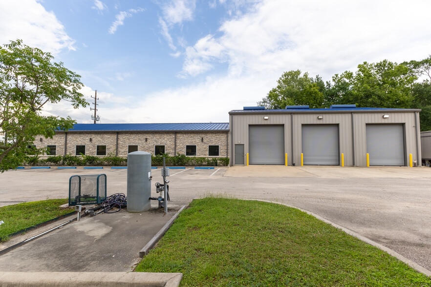 8810 Fm 1960 Bypass Rd W, Humble, TX for sale - Building Photo - Image 3 of 8