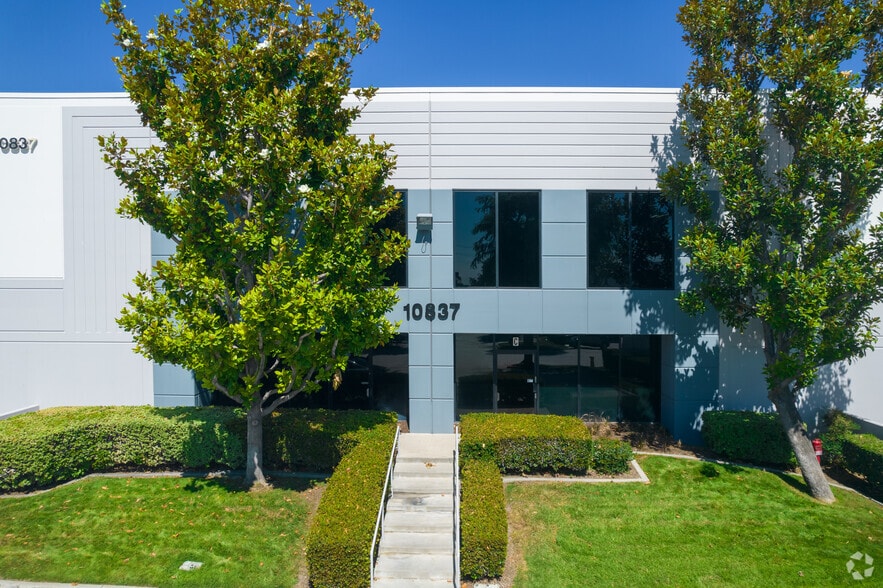 10837 Commerce Way, Fontana, CA for lease - Building Photo - Image 3 of 10