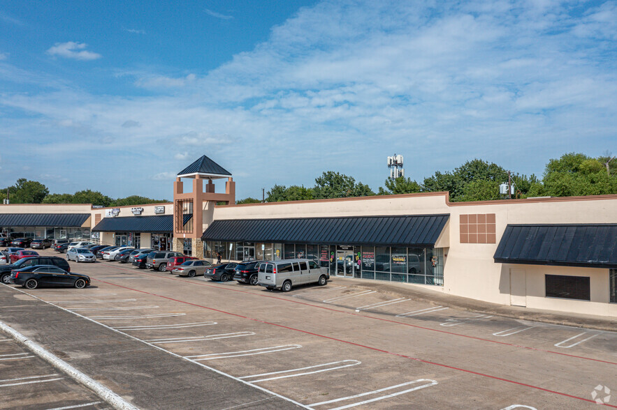 3201-3265 W Camp Wisdom Rd, Dallas, TX for lease - Building Photo - Image 2 of 6