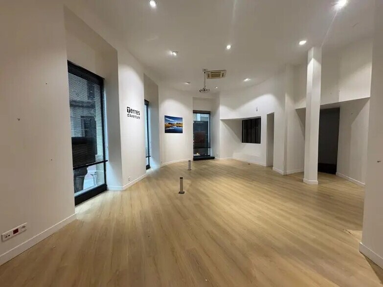 Multifamily in Nantes for sale - Interior Photo - Image 2 of 9