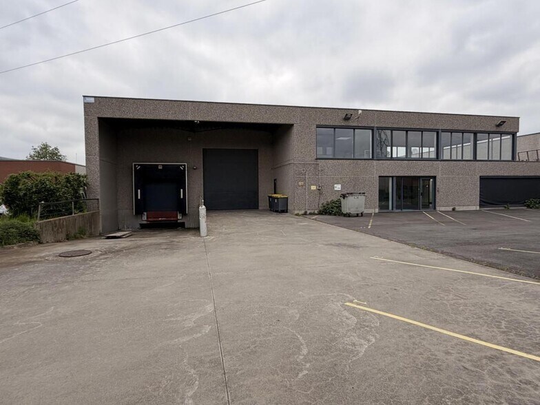 Flex in Bondues for lease - Building Photo - Image 1 of 7