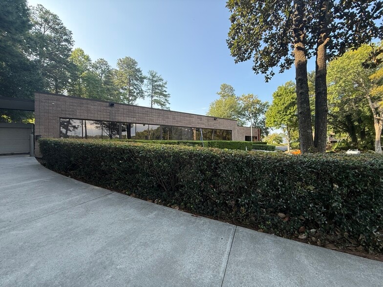 4888 S Old Peachtree Rd, Peachtree Corners, GA for lease - Building Photo - Image 1 of 23