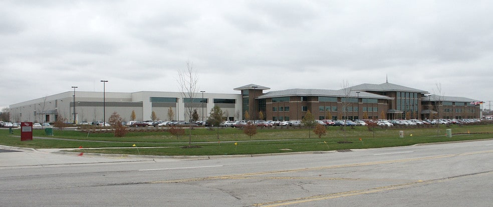 1 Pampered Chef Ln, Addison, IL for sale - Primary Photo - Image 1 of 1