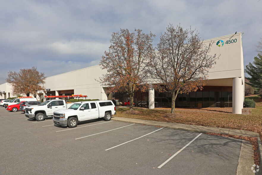 4500 Green Point Dr, Greensboro, NC for lease - Primary Photo - Image 1 of 29