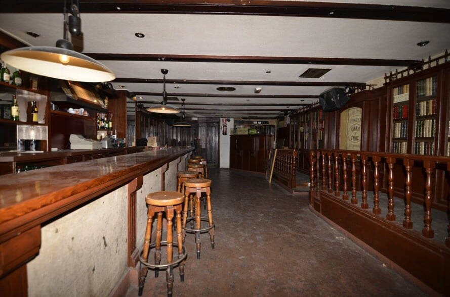 Retail in Salamanca for sale - Building Photo - Image 1 of 24