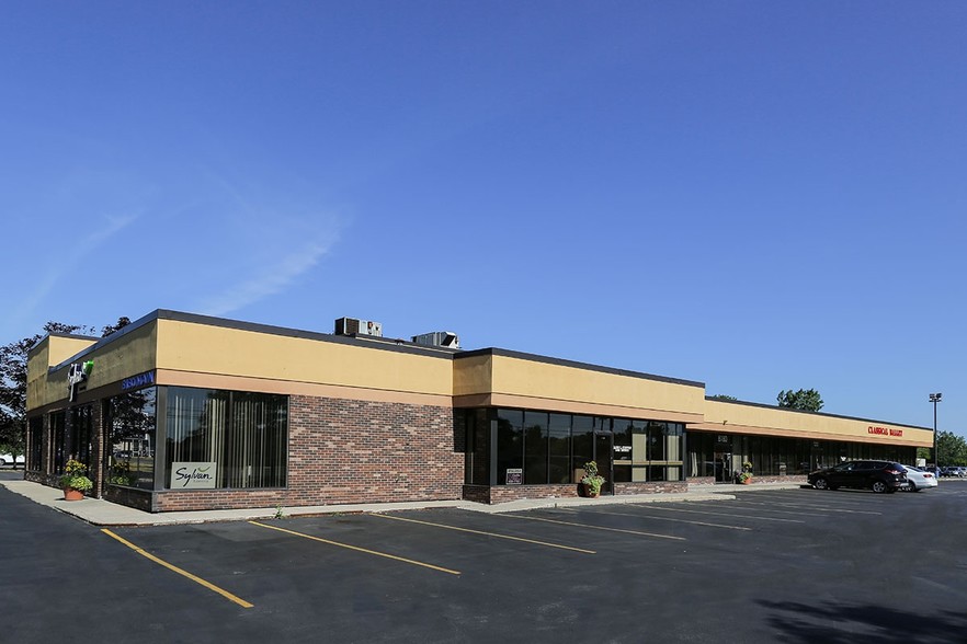 8180 Main St, Williamsville, NY for lease - Building Photo - Image 2 of 4