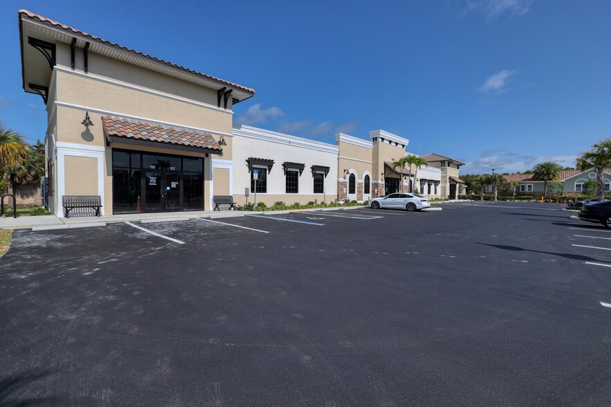 22904 Lyden Dr, Estero, FL for lease - Building Photo - Image 1 of 8