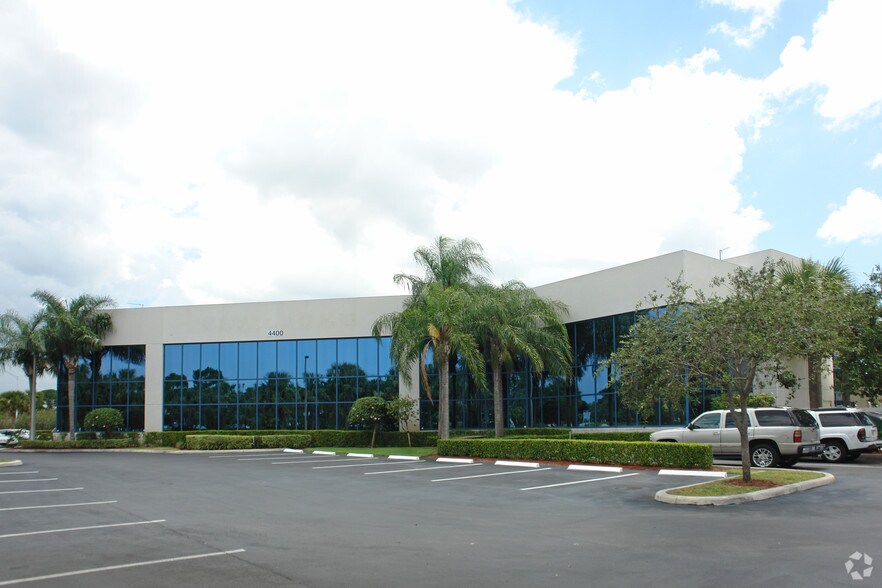 4400 Northcorp Pky, Palm Beach Gardens, FL for lease - Building Photo - Image 1 of 9