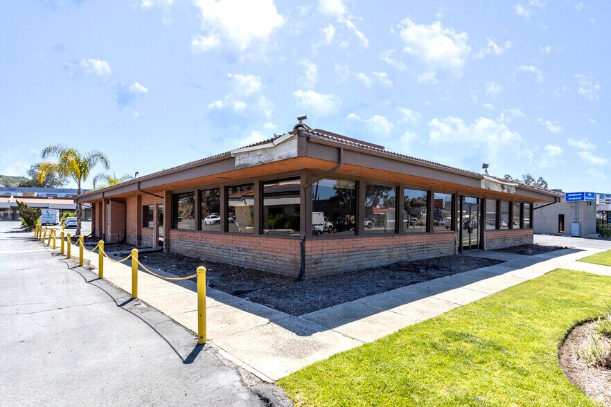 10757 Woodside Ave, Santee, CA for lease - Building Photo - Image 3 of 4