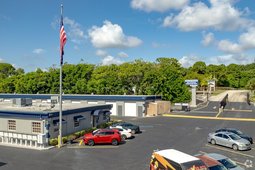 1840 Hypoluxo Rd, Lake Worth, FL for lease - Building Photo - Image 3 of 16