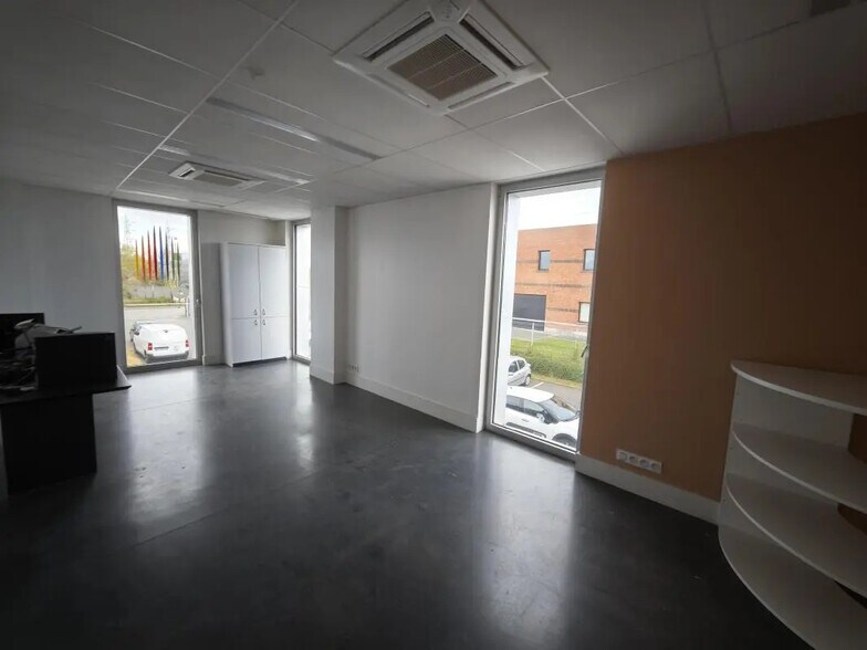 Industrial in Wasquehal for lease - Interior Photo - Image 3 of 3