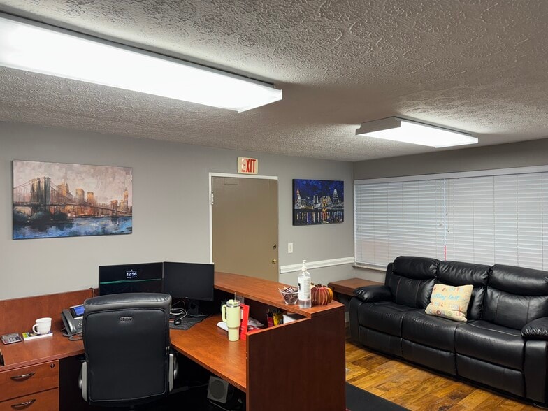 5643 Cheviot Rd, Cincinnati, OH for lease - Building Photo - Image 3 of 12