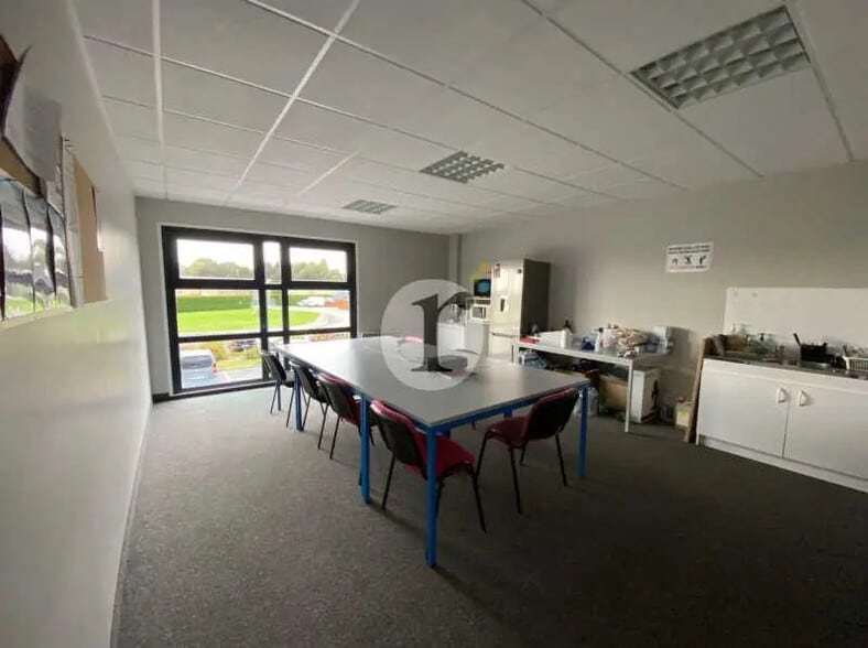 Office in Saint-André-lez-Lille for lease - Interior Photo - Image 2 of 7