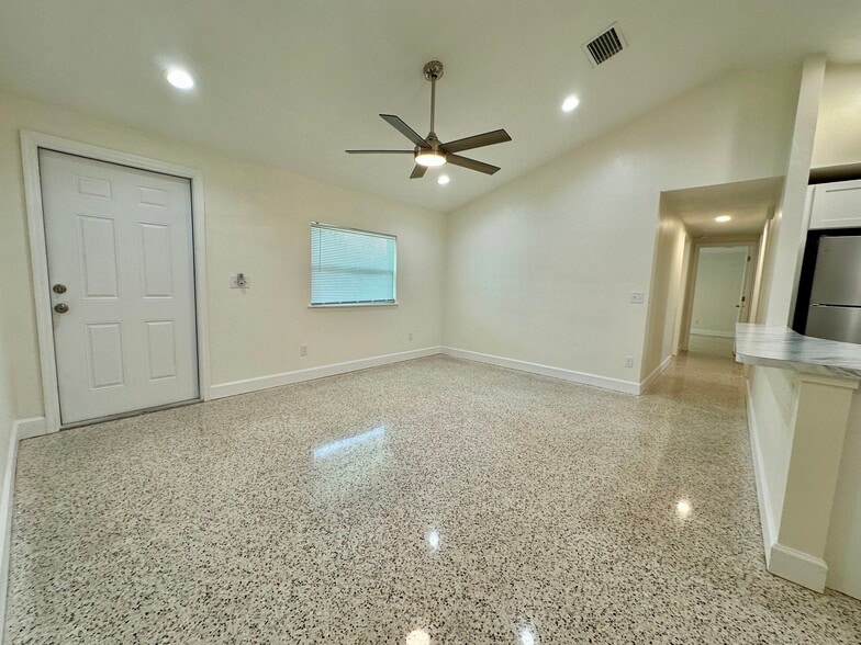 7316 NE Waldo Rd, Gainesville, FL for lease - Building Photo - Image 2 of 13