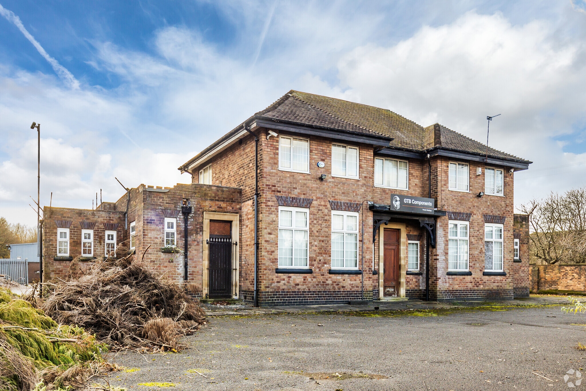 Fleet Lane portfolio of 2 properties for sale on LoopNet.com Primary Photo- Image 1 of 11