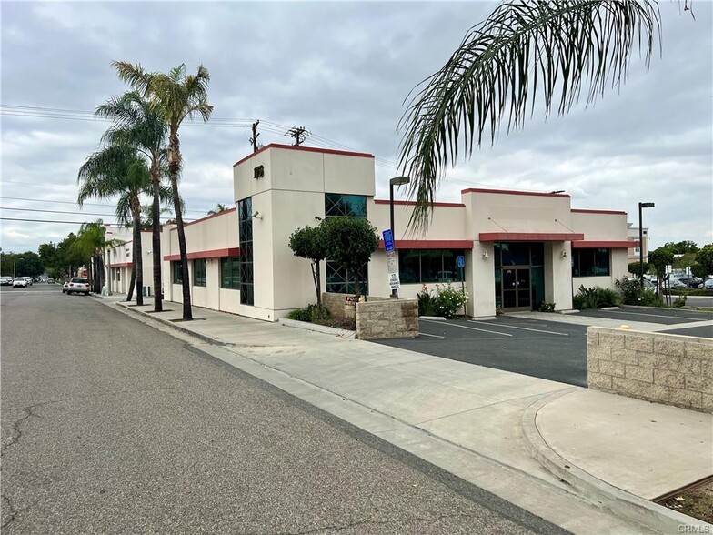 175 E 9th St, Corona, CA for lease - Building Photo - Image 2 of 19