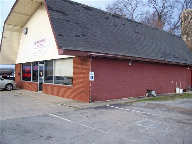211 N Riverside Dr, Clarksville, TN for sale - Building Photo - Image 2 of 3
