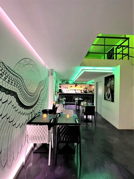 Retail in Eivissa, Islas Baleares for sale - Interior Photo - Image 3 of 8