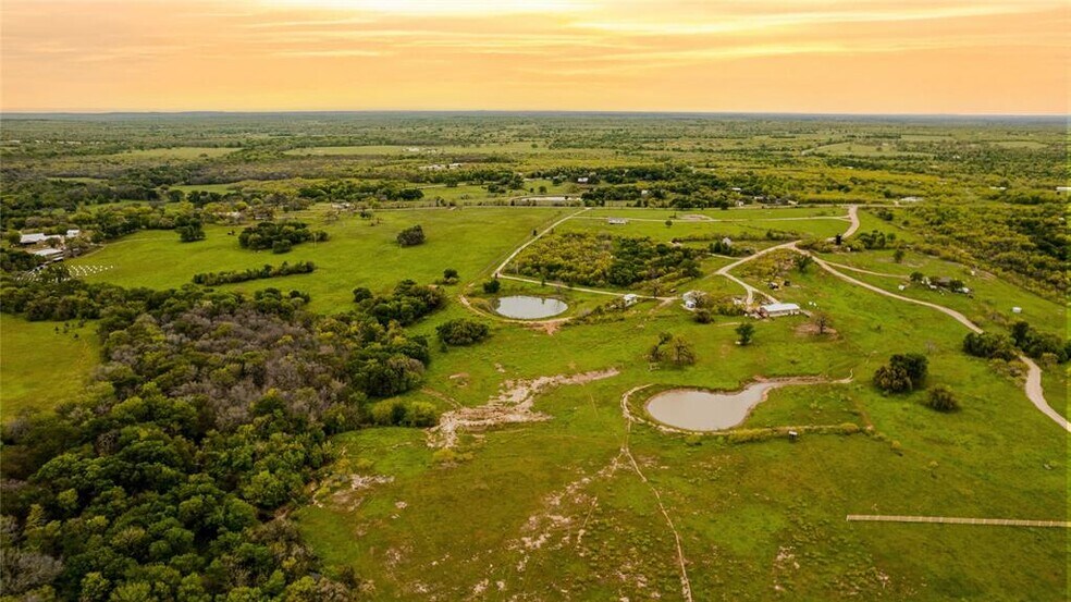 3270 FM 671, Luling, TX 78648