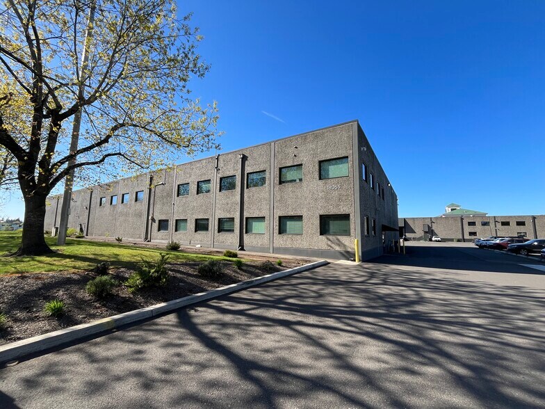 18055 NE San Rafael St, Portland, OR for sale - Primary Photo - Image 1 of 1