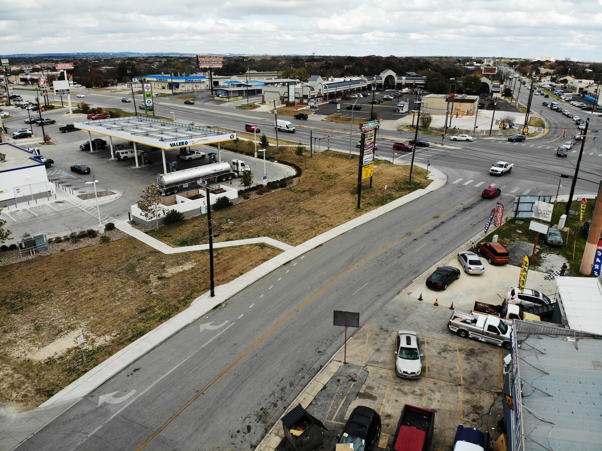 7250 Bandera Rd, San Antonio, TX 78238