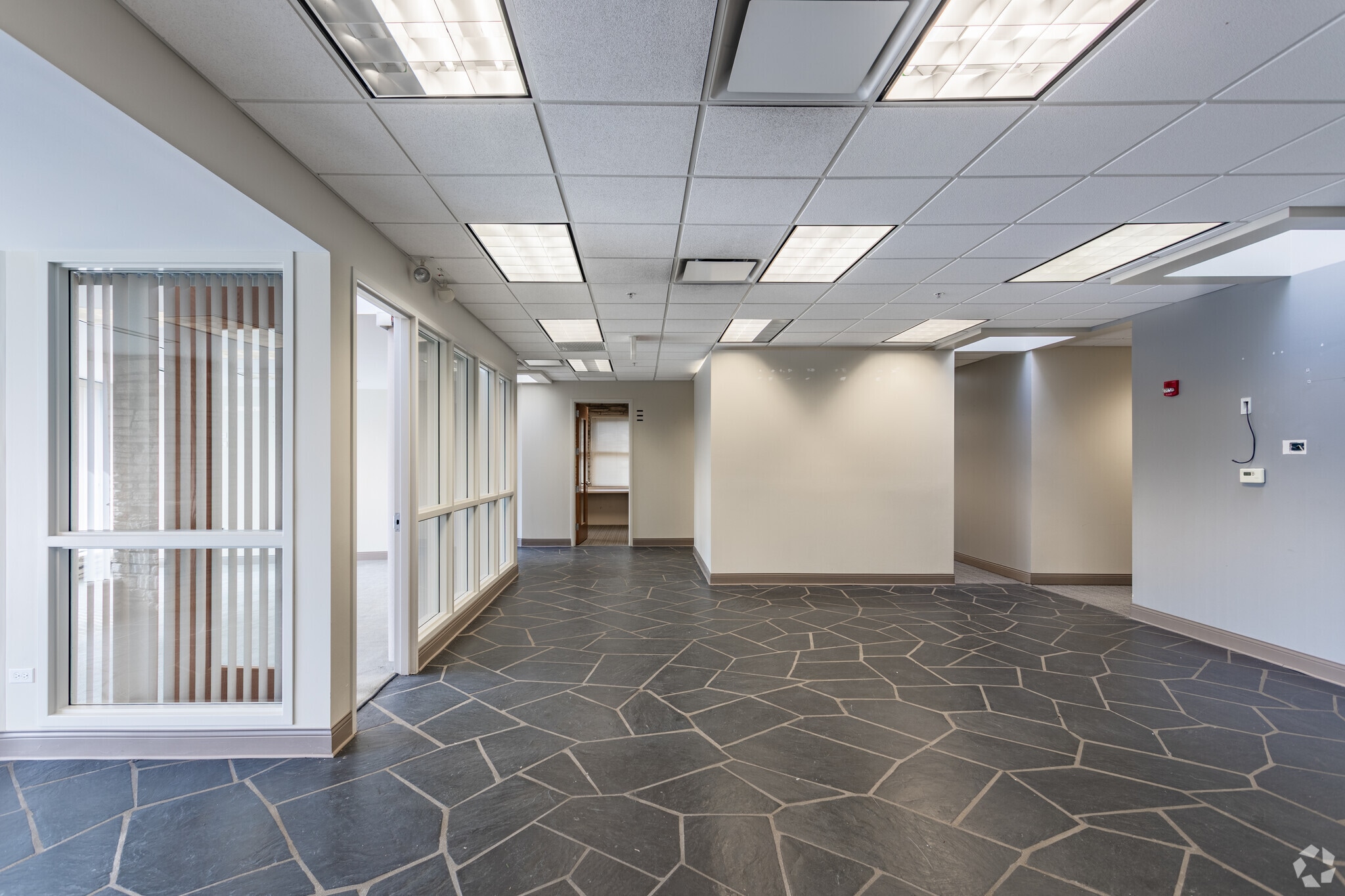 1044 N Western Ave, Lake Forest, IL for lease Interior Photo- Image 1 of 6