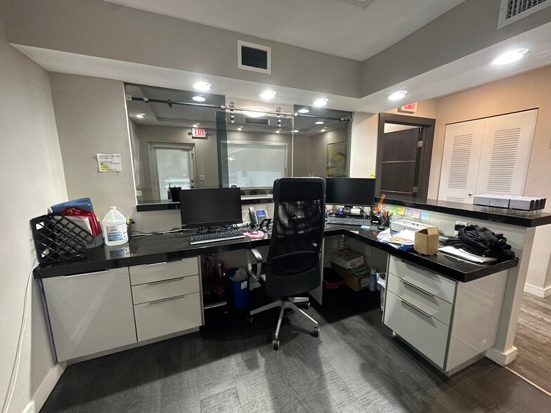 2482 SW 27th Ter, Miami, FL for sale - Interior Photo - Image 3 of 8