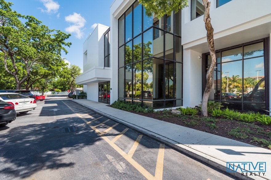 1471 NE 26th St, Wilton Manors, FL for lease - Building Photo - Image 2 of 9