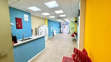 Retail in Barcelona, Barcelona for lease Interior Photo- Image 2 of 7