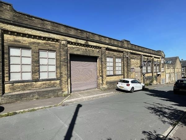 Spring Hall Grv, Halifax for lease - Building Photo - Image 2 of 2