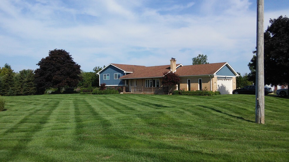 7375 Tubspring Rd, Almont, MI 48003