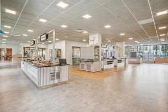 32 Avenue Pablo Picasso, Nanterre for lease Interior Photo- Image 1 of 10