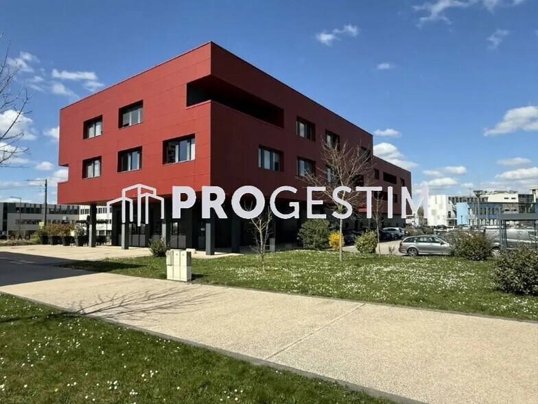 Office in Dijon for lease - Building Photo - Image 2 of 12