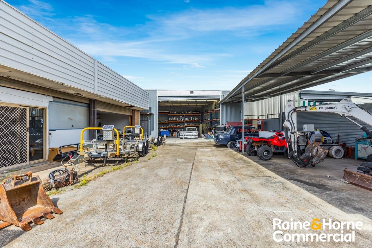 726 Woodville Rd, Fairfield East for lease Interior Photo- Image 1 of 4