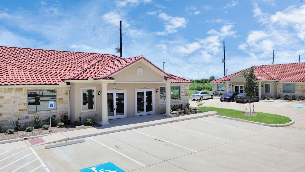 2743 Smith Ranch Rd, Pearland, TX for lease Building Photo- Image 1 of 3